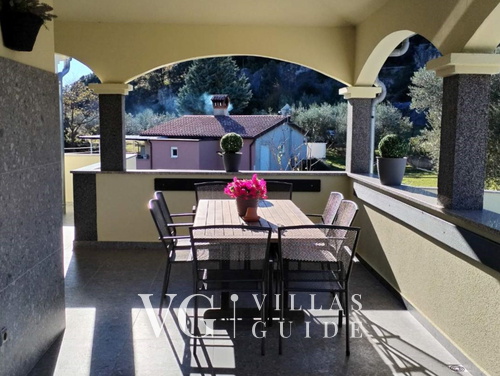 Flora Apartment with private pool