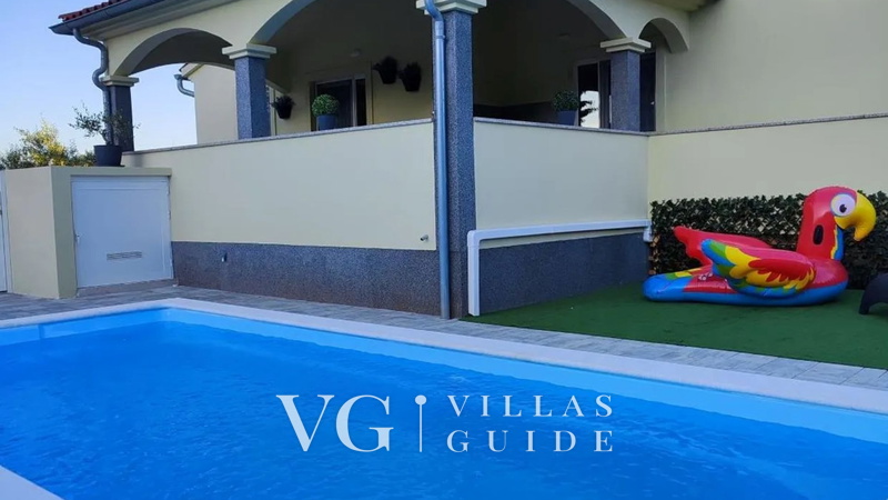 Flora Apartment with private pool Pool