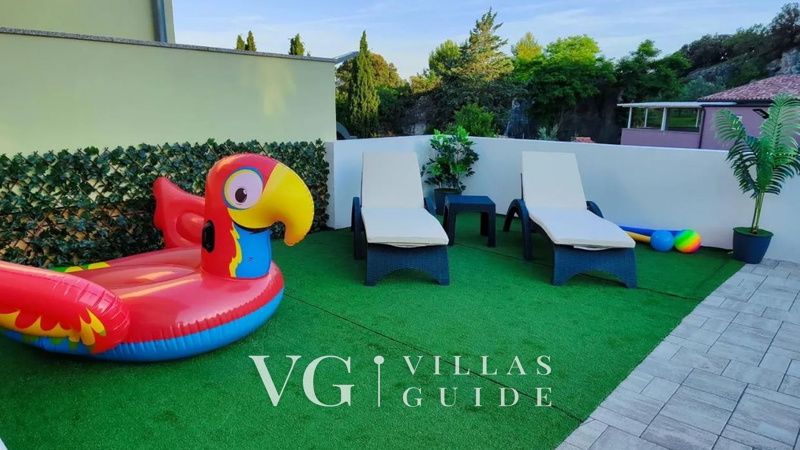 Flora Apartment with private pool Pool