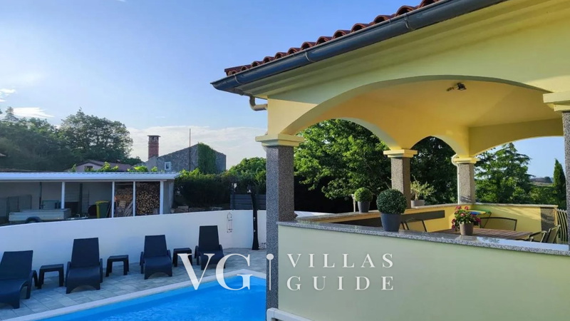 Flora Apartment with private pool Pool