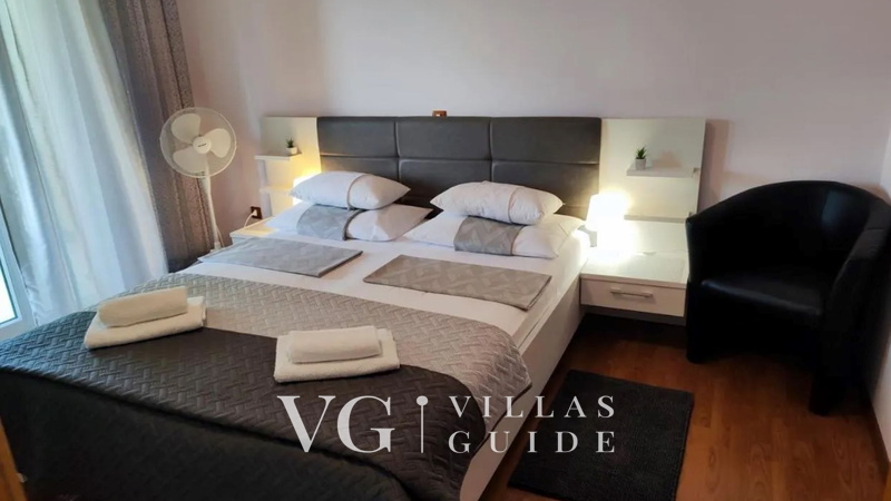 Flora Apartment with private pool Bedroom