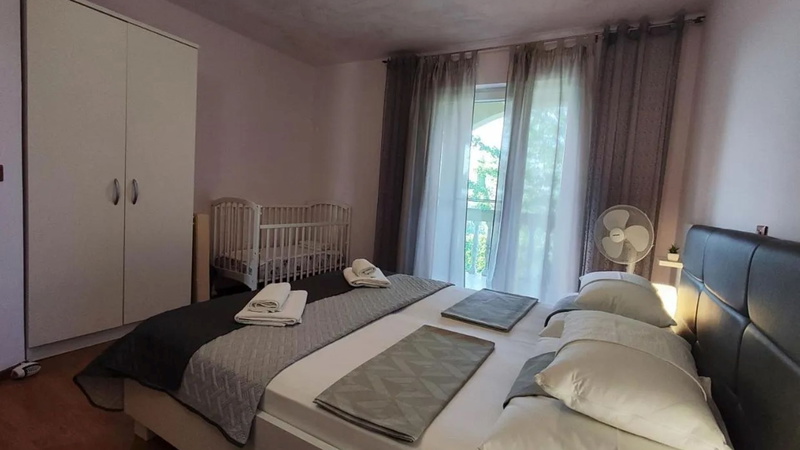 Flora Apartment with private pool