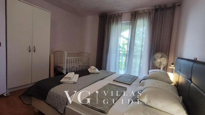 Flora Apartment with private pool Bedroom