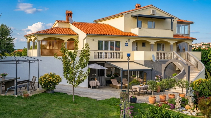 Flora Apartment with private pool