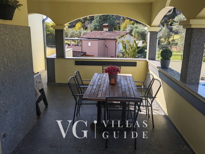 Flora Apartment with pool