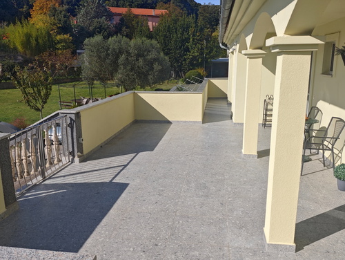 Flora Apartment with pool