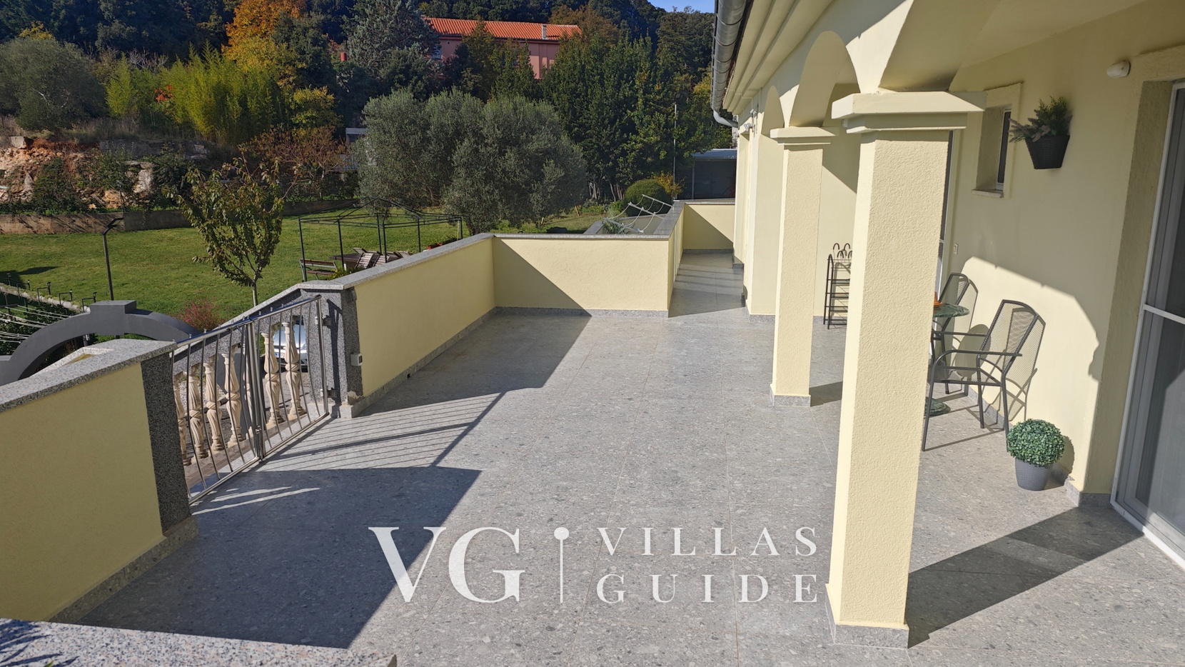 Flora Apartment with private pool Additional content