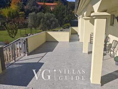 Flora Apartment with pool