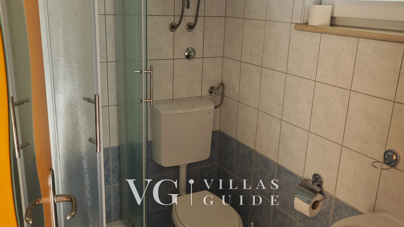 Flora Apartment with pool Kupaonica