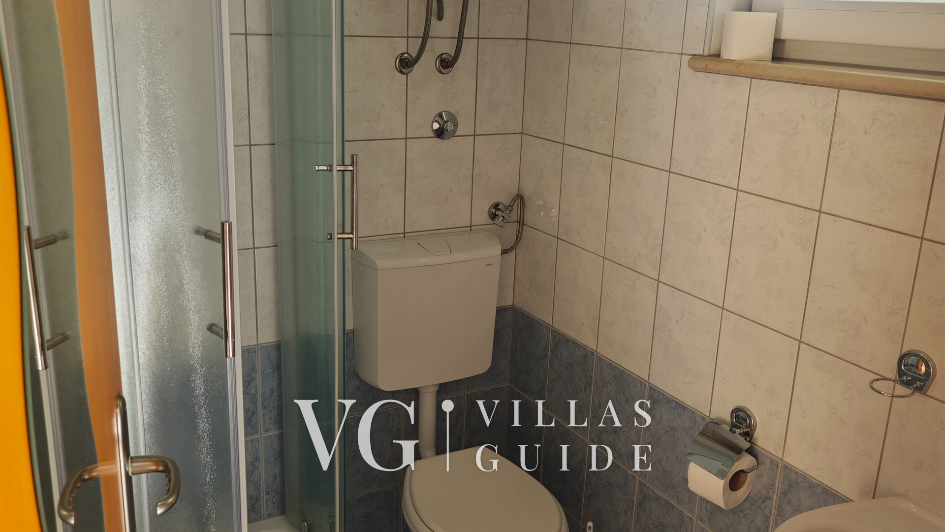 Flora Apartment with pool Kupaonica