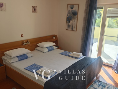 Flora Apartment with pool