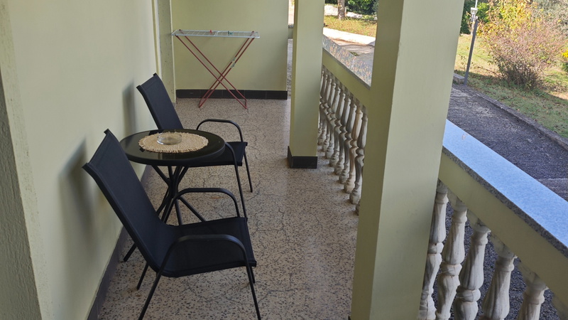 Flora Apartment with pool