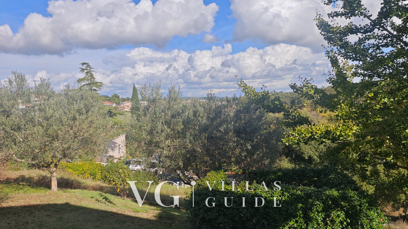 Flora Apartment with pool Mikrolokacija