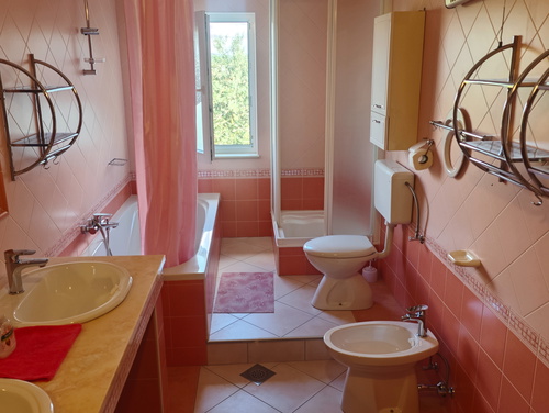 Flora Apartment with pool