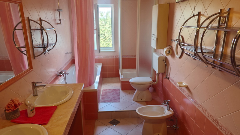 Flora Apartment with pool