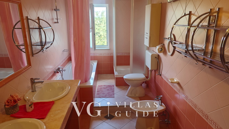 Flora Apartment with private pool