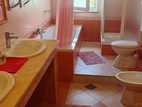 Flora Apartment with pool