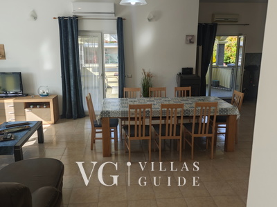 Flora Apartment with pool Dnevni boravak