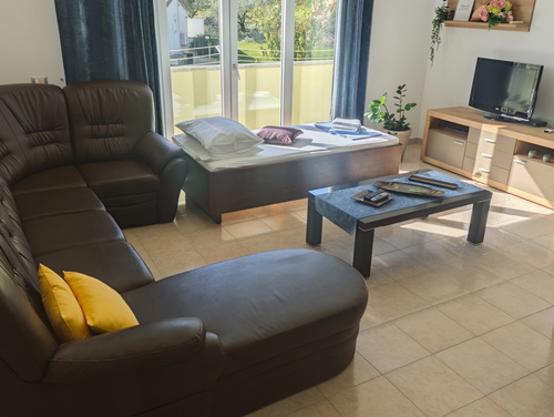 Flora Apartment with pool