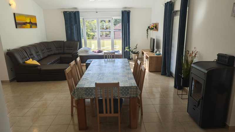 Flora Apartment with pool