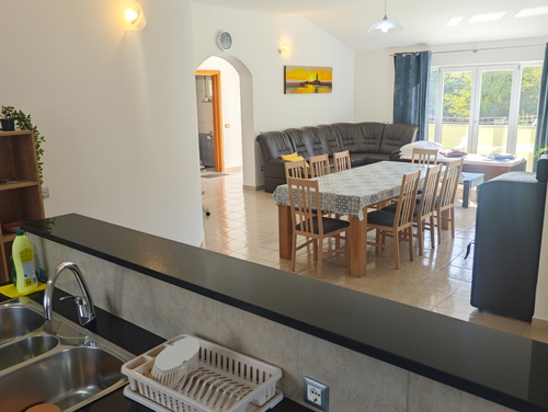 Flora Apartment with pool