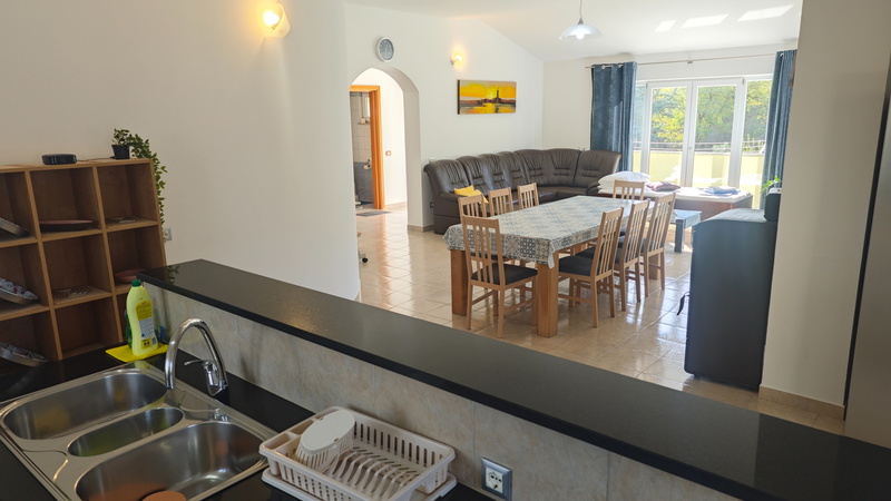 Flora Apartment with pool