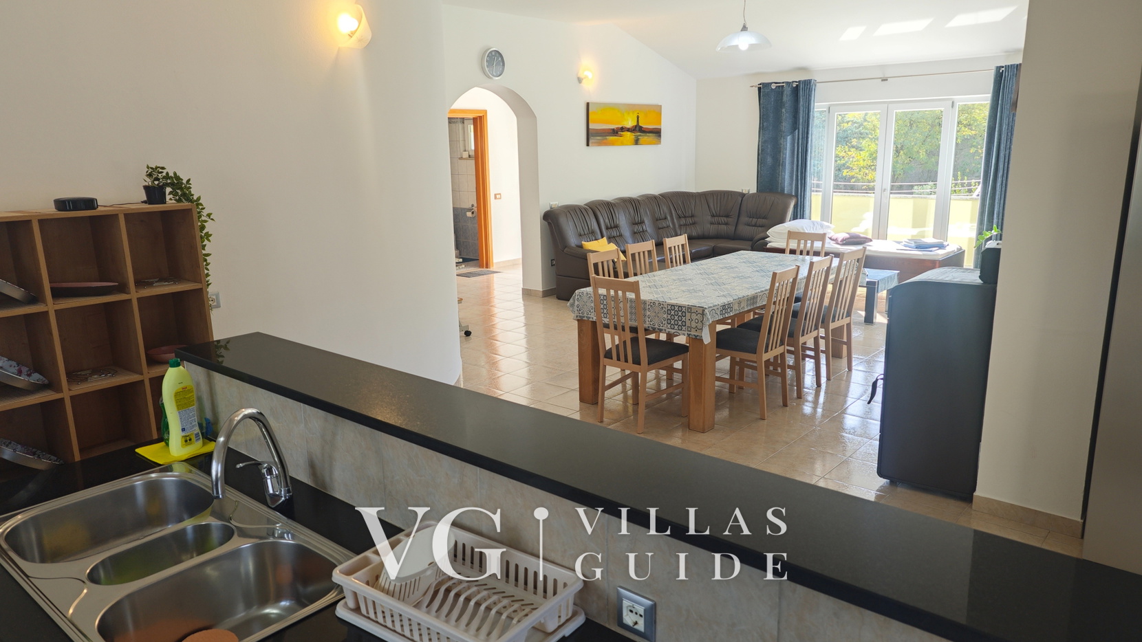 Flora Apartment with pool