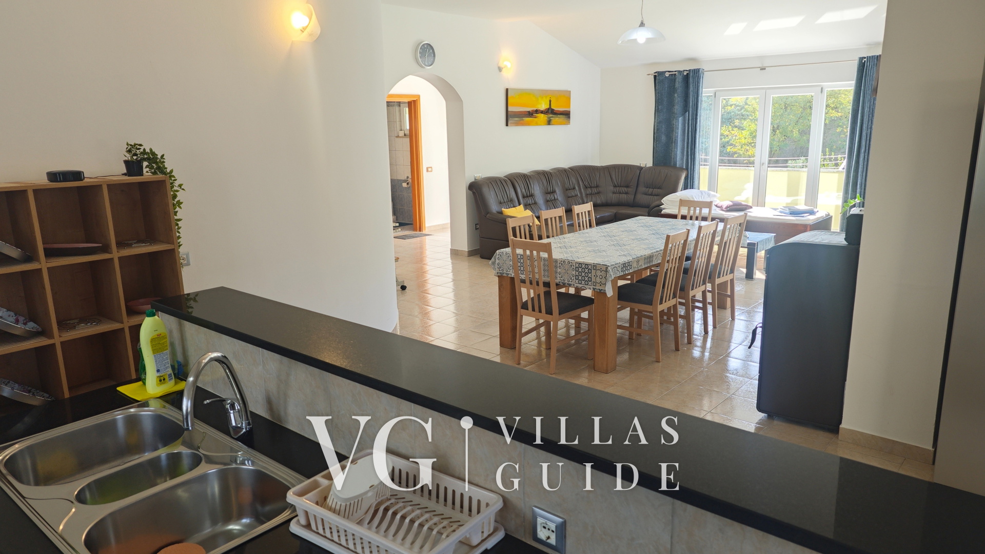 Flora Apartment with pool