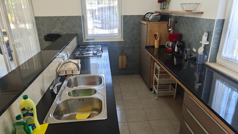 Flora Apartment with pool