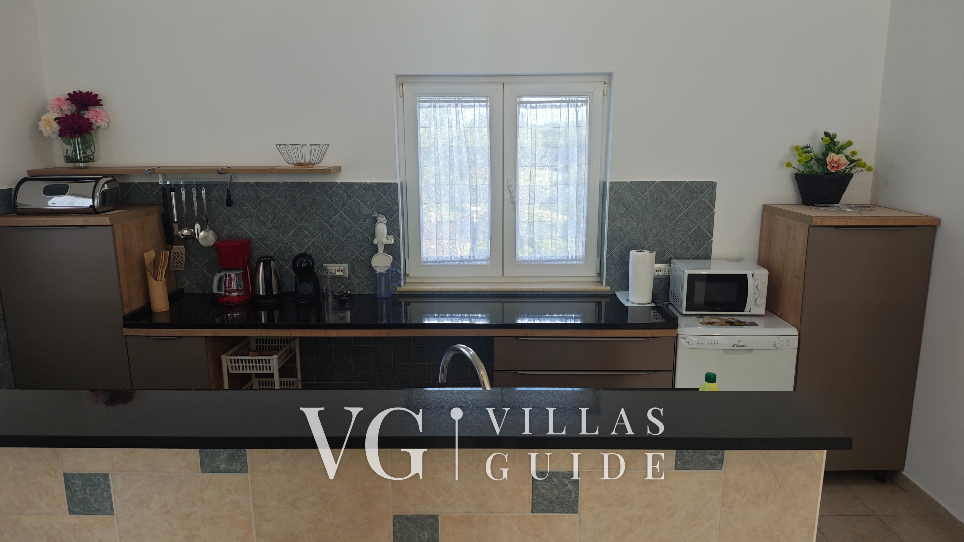 Flora Apartment with pool Kuhinja