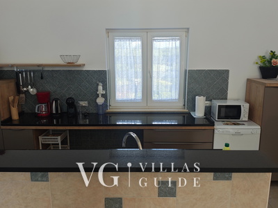 Flora Apartment with pool