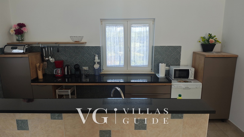 Flora Apartment with pool