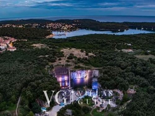 Flora Apartment with private pool