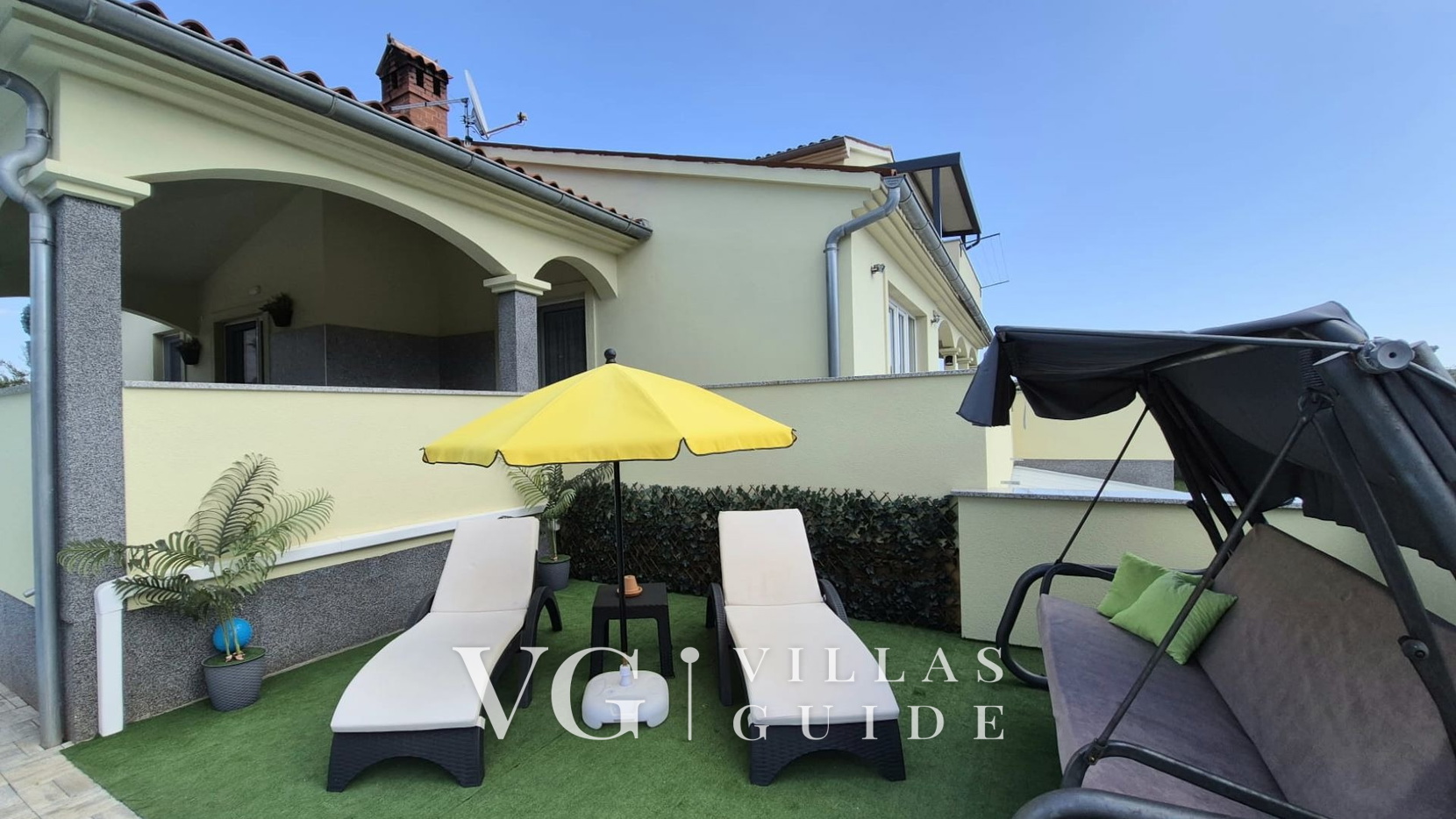 Flora Apartment with private pool Bazen