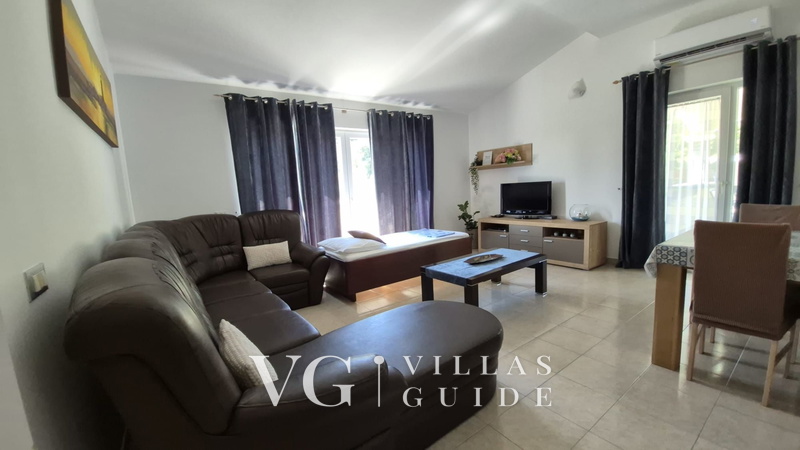 Flora Apartment with private pool Dnevni boravak