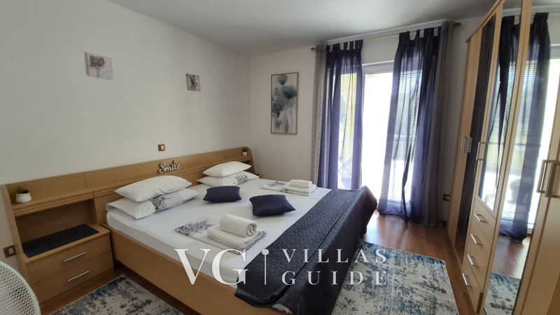 Flora Apartment with private pool Bedroom