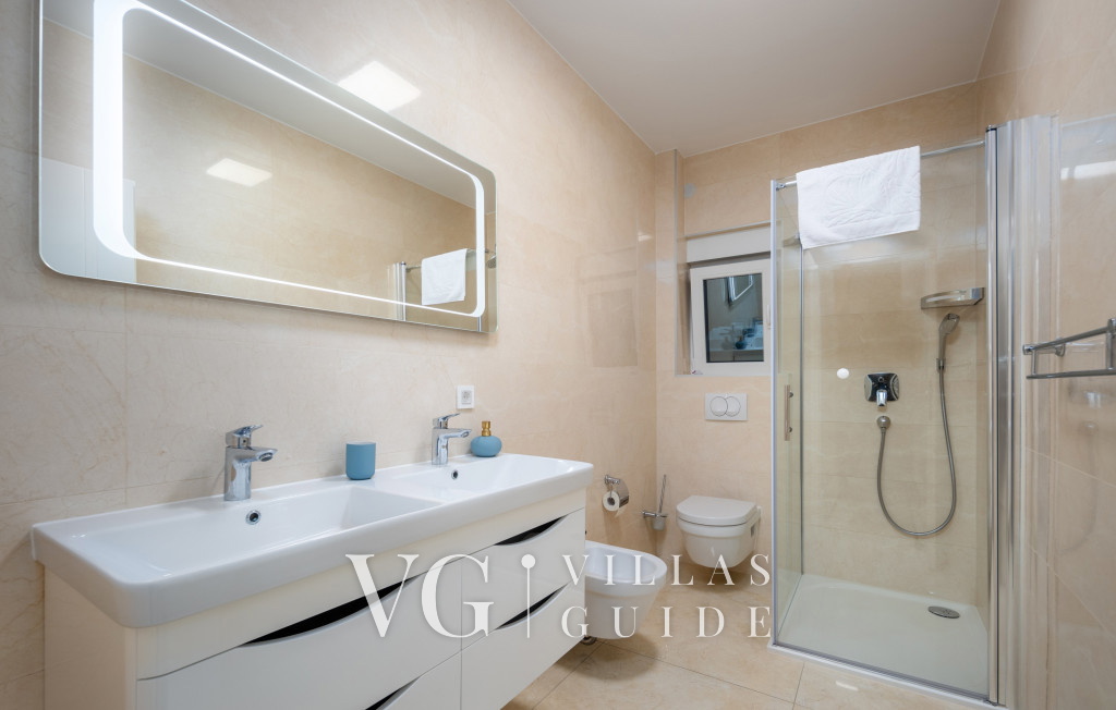 Villa Shaula 2 Bathroom