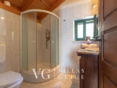 Rustic Villa Stolovi with panorama view Bagno