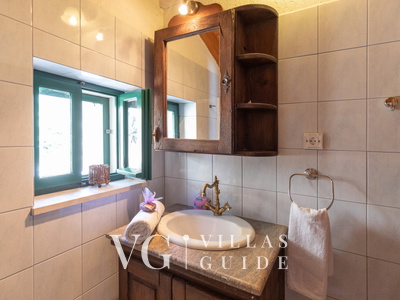 Rustic Villa Stolovi with panorama view Bagno