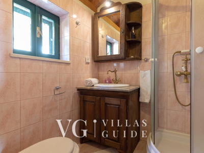 Rustic Villa Stolovi with panorama view Bagno