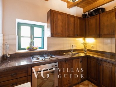 Rustic Villa Stolovi with panorama view Cucina