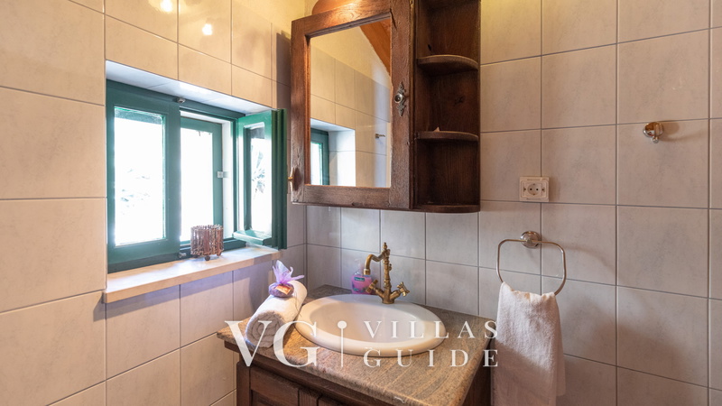 Rustic Villa Stolovi with panorama view Kupaonica