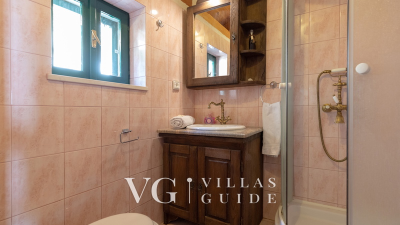 Rustic Villa Stolovi with panorama view Kupaonica