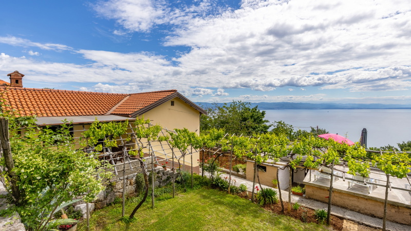Holiday Home Secret Garden