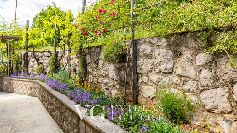Holiday Home Secret Garden