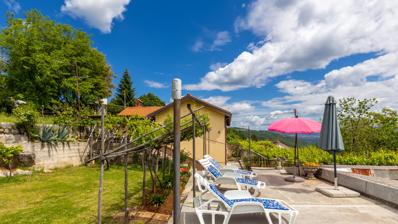 Holiday Home Secret Garden