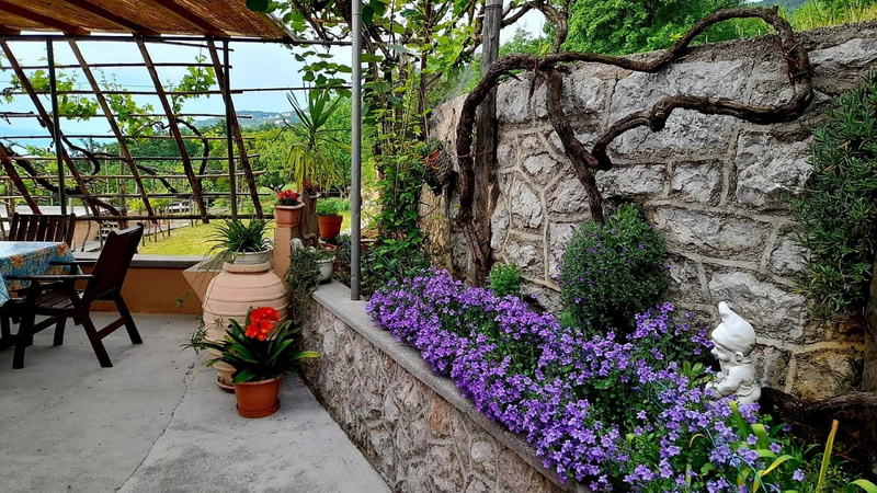 Holiday Home Secret Garden