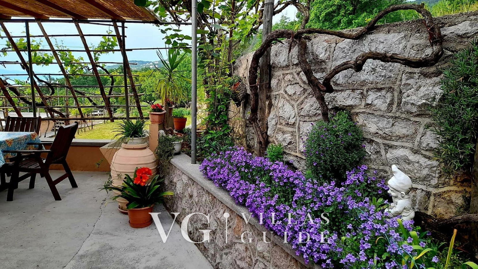 Holiday Home Secret Garden