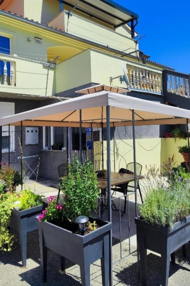 Studio apartment Flora