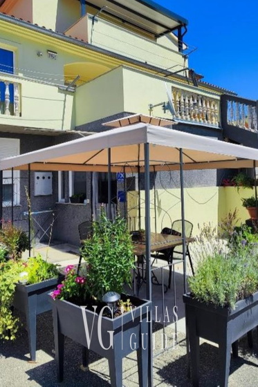 Studio apartment Flora